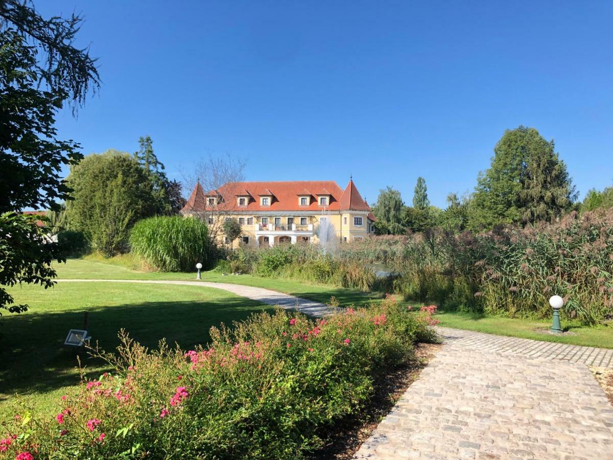 Almtalhotel In *